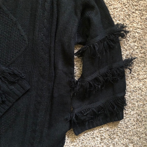 New⭐️Black Oversized Fringe Sweater ⭐️ - Picture 2 of 3